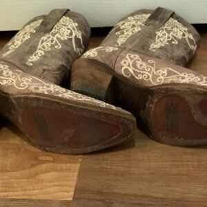 Leather cowgirl boots